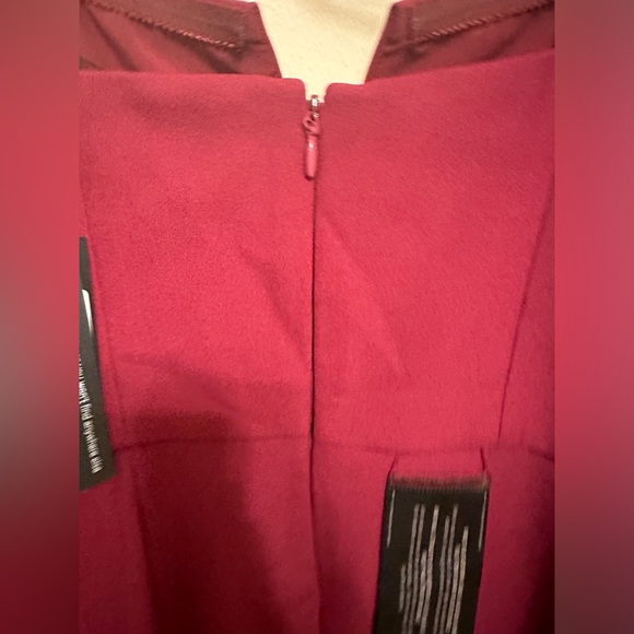 BCBGMAXAZRIA
Notched Strapless Gown - Picture 9 of 12